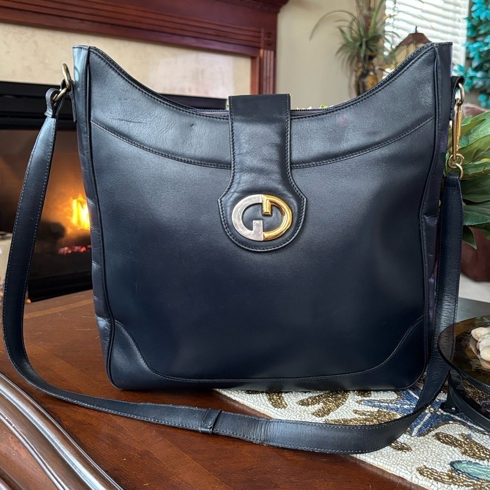 Vintage Gucci Shoulder Bag Crossbody GG Interlocking Purse Navy Blue Leather